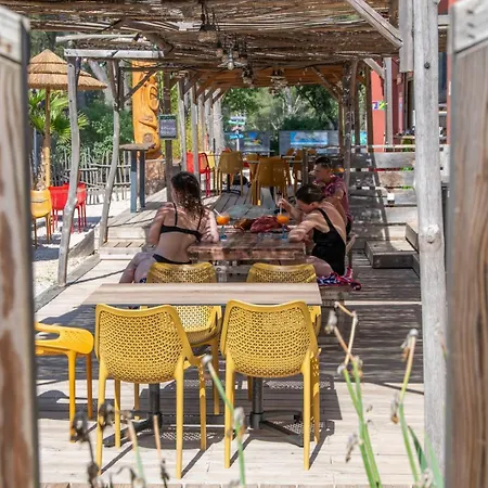 Youcamp Village - Marseille Provence キャンプ場 オーバーニュ